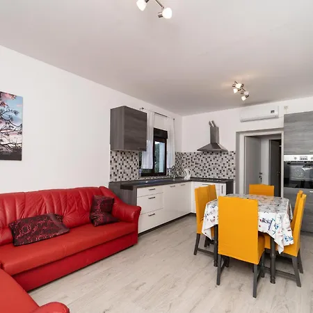 Stunning In With House Sea View Apartament