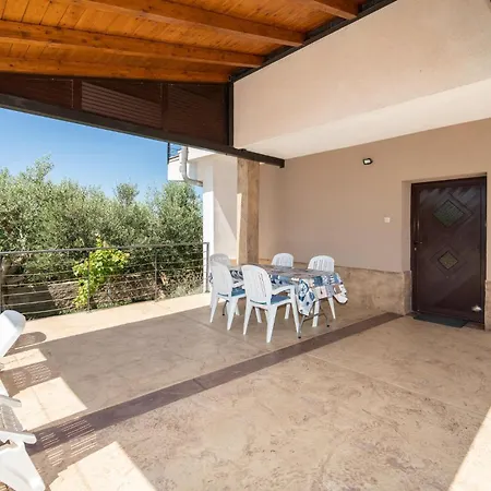 Stunning In With House Sea View Apartament Rtina