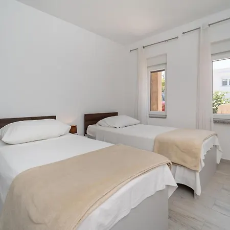 Apartament Stunning In With House Sea View