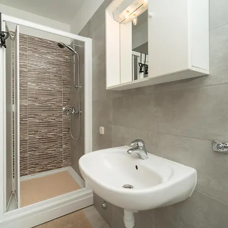 Stunning In With House Sea View Apartament Rtina