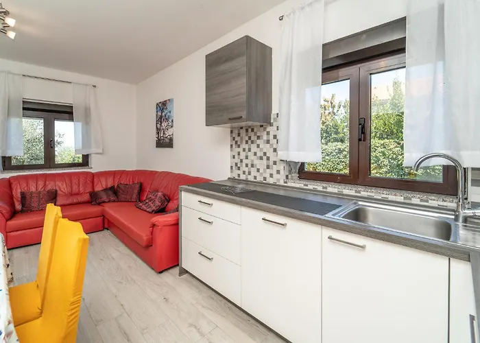 2 Bedroom Lovely In