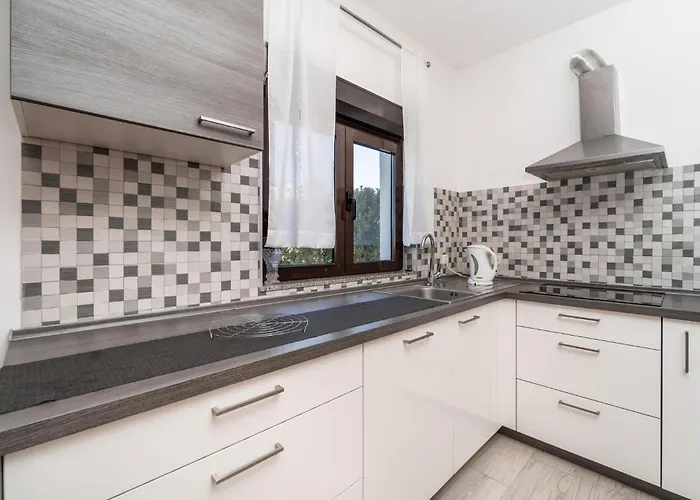 2 Bedroom Lovely In *