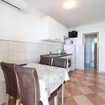 2 Bedroom Lovely In