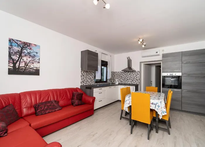 2 Bedroom Lovely In アパート