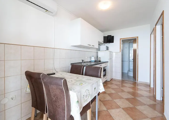 2 Bedroom Lovely In