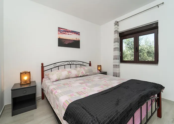 2 Bedroom Lovely In