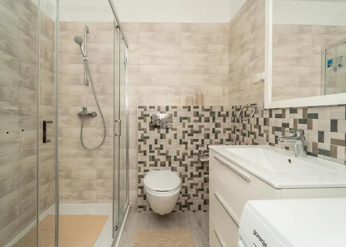 2 Bedroom Lovely In アパート ルティナ
